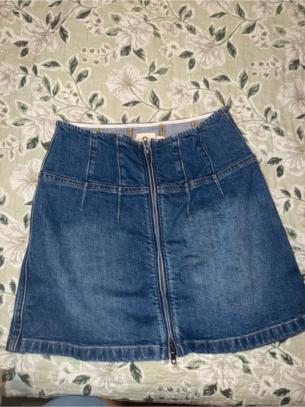 Alice + Olivia Blue Front-Zip Denim Mini Skirt